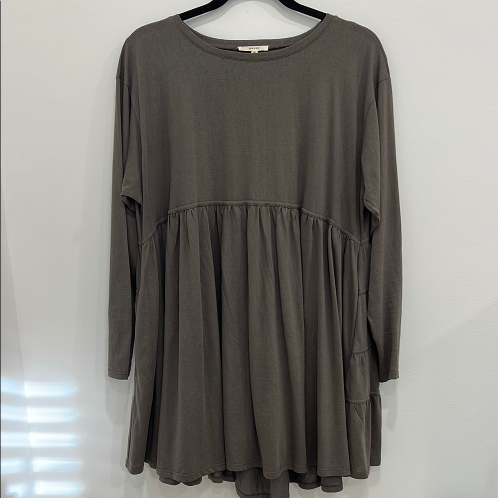 Easel Charcoal Long Sleeve Top